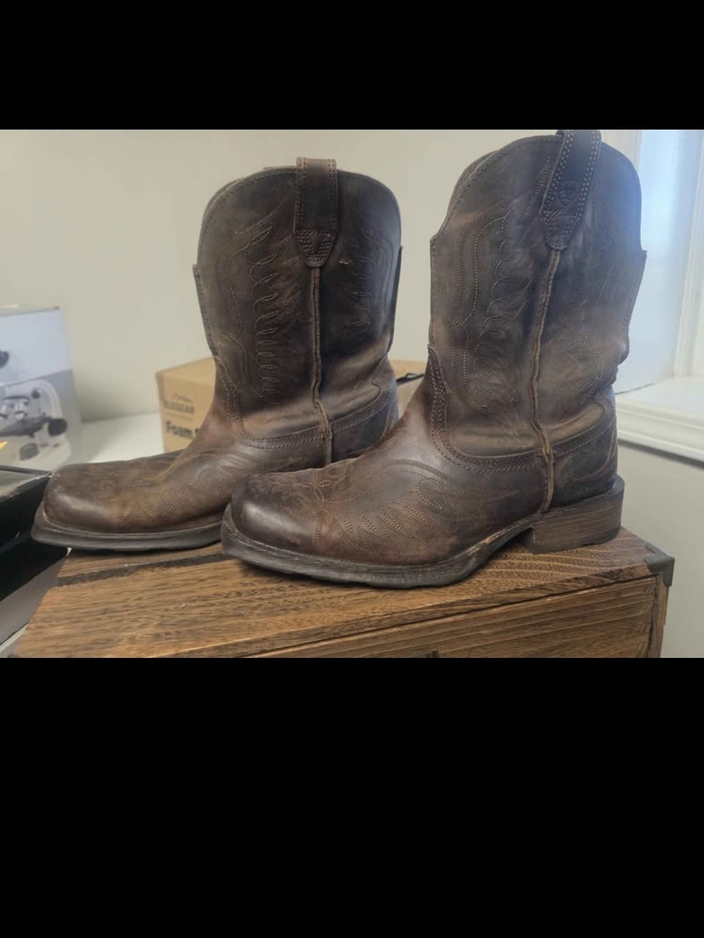 Ariat Men's Rambler Phoenix Boots size 9 1/2 EE